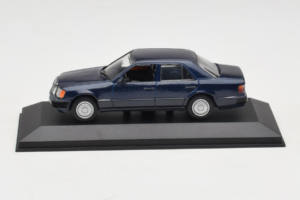 Mercedes W124 Dunkelblau Minichamps 1:43 MB006 Metall