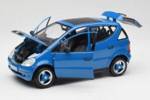 Mercedes A-Class W168 Azure Blau Maisto 1:18 50311 Metall — Bild 2 von 8