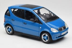 Mercedes A-Class W168 Azure Blau Maisto 1:18 50311 Metall — Bild 6 von 8