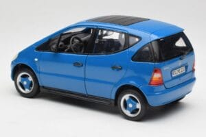 Mercedes A-Class W168 Azure Blau Maisto 1:18 50311 Metall — Bild 7 von 8