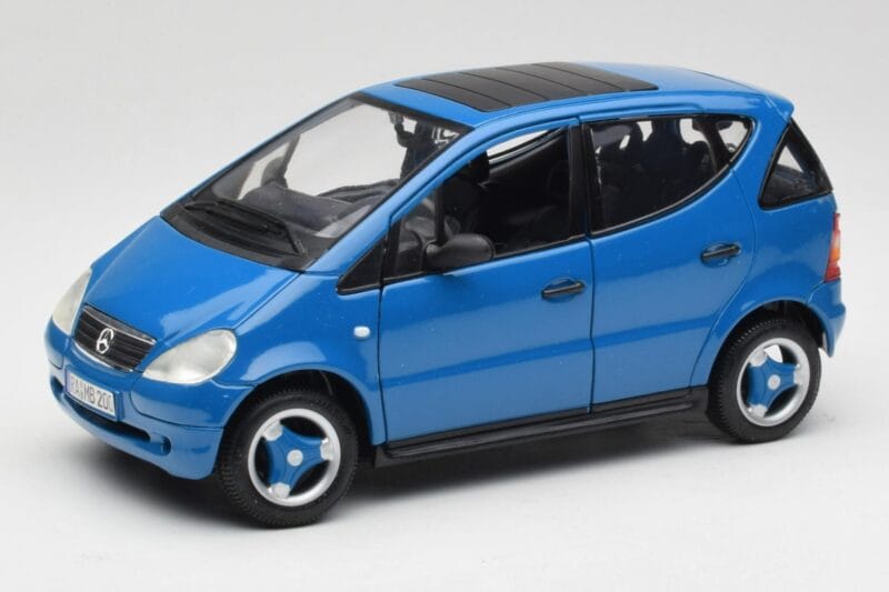 Mercedes A-Class W168 Azure Blau Maisto 1:18 50311 Metall