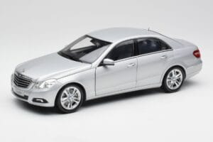Mercedes E-Klasse W212 Avantgarde Iridium Silber Lackierung Ausgabe 2 Minichamps 1:18 B66960212-D2 Metall