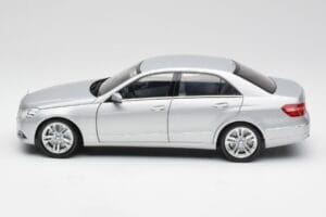 Mercedes E-Klasse W212 Avantgarde Iridium Silber Lackierung Ausgabe 1 Minichamps 1:18 B66960212-D1 Metall — Bild 4 von 11