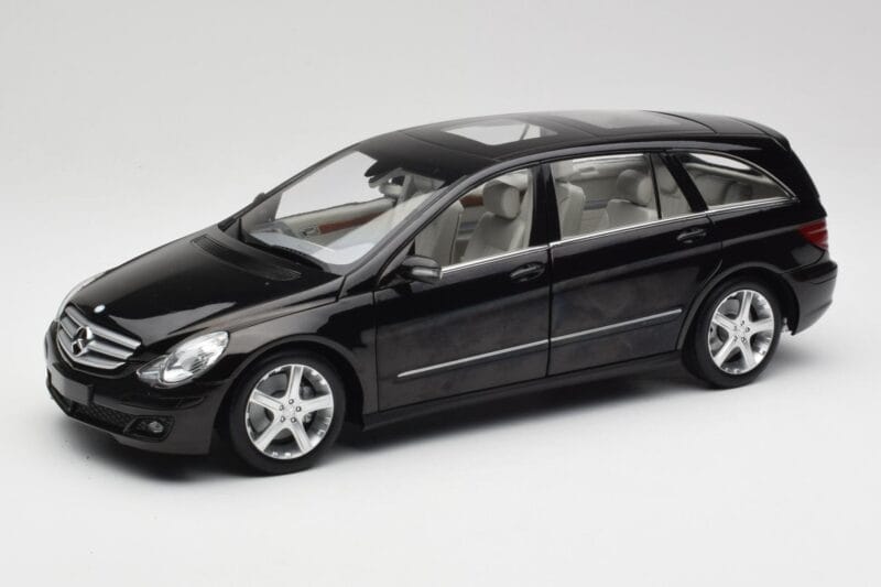 Mercedes R-Class W251 Obsidian Schwarz Minichamps 1:18 150034601 Metall