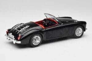 MGA English Roadster Schwarz Revell 1:18 84559091 Metall — Bild 3 von 8