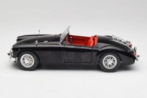 MGA English Roadster Schwarz Revell 1:18 84559091 Metall — Bild 4 von 8