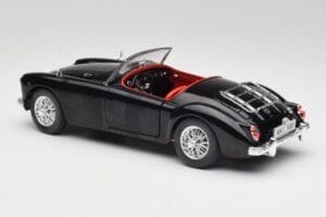 MGA English Roadster Schwarz Revell 1:18 84559091 Metall — Bild 7 von 8
