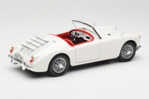 MGA Roadster Old English White Revell 1:18 08455 Metall — Bild 3 von 8