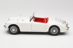 MGA Roadster Old English White Revell 1:18 08455 Metall — Bild 4 von 8