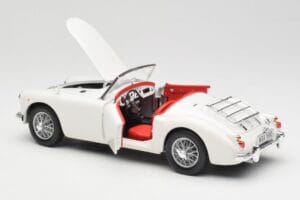 MGA Roadster Old English White Revell 1:18 08455 Metall — Bild 5 von 8
