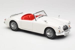 MGA Roadster Old English White Revell 1:18 08455 Metall — Bild 6 von 8