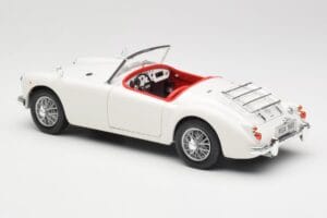 MGA Roadster Old English White Revell 1:18 08455 Metall — Bild 7 von 8