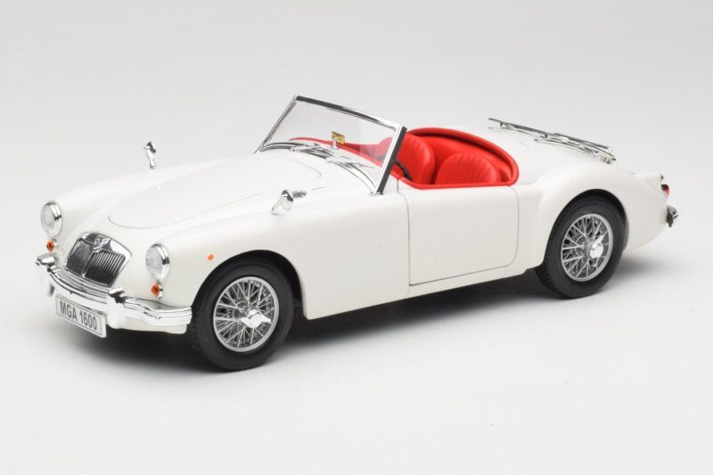MGA Roadster Old English White Revell 1:18 08455 Metall