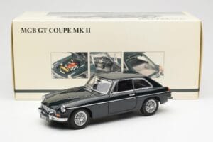 MGB GT Mk2 Coupe Racing Grün AUTOart 1:18 76602 Metall — Bild 8 von 8