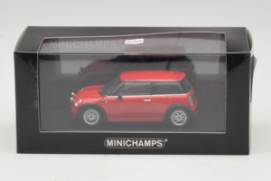 Mini Cooper One R50 Aero Rot Minichamps 1:43 431138272 Metall — Bild 4 von 4