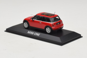 Mini Cooper Rot Minichamps 1:43 MINI010 Metall — Bild 3 von 4