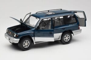 Mitsubishi Pajero V20 LWB Blau & Silber Sun Star 1:18 1212 Metall — Bild 2 von 8