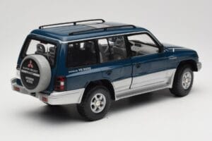 Mitsubishi Pajero V20 LWB Blau & Silber Sun Star 1:18 1212 Metall — Bild 3 von 8