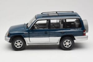 Mitsubishi Pajero V20 LWB Blau & Silber Sun Star 1:18 1212 Metall — Bild 4 von 8