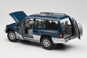 Mitsubishi Pajero V20 LWB Blau & Silber Sun Star 1:18 1212 Metall — Bild 5 von 8