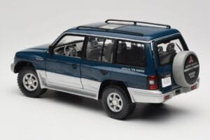 Mitsubishi Pajero V20 LWB Blau & Silber Sun Star 1:18 1212 Metall — Bild 7 von 8