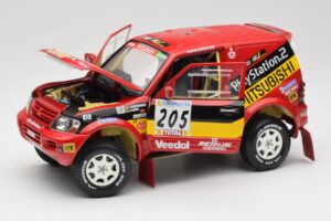 Mitsubishi Pajero Rallye Raid #205 Paris-Dakar Rally 2001 Solido 1:18 9022 Metall — Bild 2 von 8