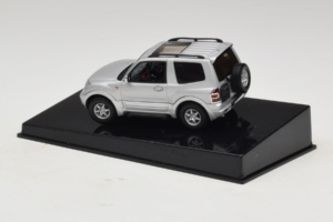 Mitsubishi Pajero SWB Silber AUTOart 1:43 57113 Metall — Bild 3 von 4
