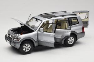 Mitsubishi Pajero V73 Blau YC Model 1:18 241218040102010209 Metall — Bild 2 von 8