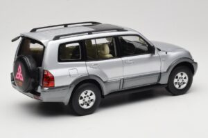 Mitsubishi Pajero V73 Blau YC Model 1:18 241218040102010209 Metall — Bild 3 von 8