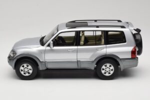 Mitsubishi Pajero V73 Blau YC Model 1:18 241218040102010209 Metall — Bild 4 von 8