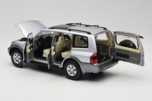 Mitsubishi Pajero V73 Blau YC Model 1:18 241218040102010209 Metall — Bild 5 von 8