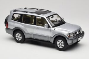 Mitsubishi Pajero V73 Blau YC Model 1:18 241218040102010209 Metall — Bild 6 von 8