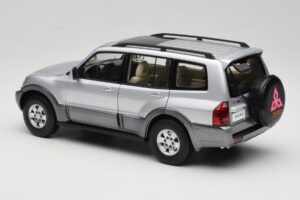 Mitsubishi Pajero V73 Blau YC Model 1:18 241218040102010209 Metall — Bild 7 von 8