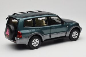Mitsubishi Pajero V73 Grün YC Model 1:18 241218040101010215 Metall — Bild 3 von 8