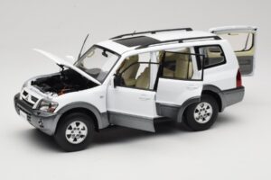 Mitsubishi Pajero V73 Weiß YC Model 1:18 241218040103010206 Metall — Bild 2 von 8