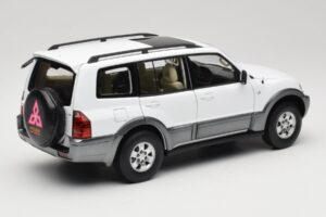 Mitsubishi Pajero V73 Weiß YC Model 1:18 241218040103010206 Metall — Bild 3 von 8