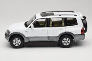 Mitsubishi Pajero V73 Weiß YC Model 1:18 241218040103010206 Metall — Bild 4 von 8