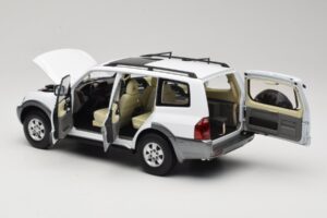Mitsubishi Pajero V73 Weiß YC Model 1:18 241218040103010206 Metall — Bild 5 von 8