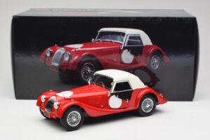 Morgan 4/4 Plus Competition Hardtop Rot Kyosho 1:18 08114R Metall — Bild 8 von 8