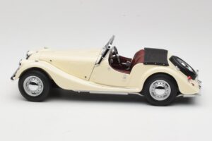 Morgan 4/4 Series II Weiß Kyosho 1:18 08111W Metall — Bild 4 von 8