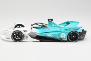 NIO 004 Team NIO #8 T. Dillmann Formula E Season 5 2019 Minichamps 1:18 114180008 Metall — Bild 3 von 6