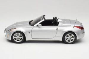 Nissan 350Z Z33 Roadster Diamond Silber AUTOart 1:18 77371 Metall — Bild 4 von 8