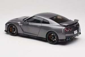 Nissan GT-R R35 Track Edition NISMO Gun Metallic MotorHelix 1:18 M83507 Metall — Bild 7 von 8
