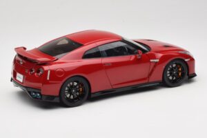 Nissan GT-R R35 Track Edition NISMO Vibrant Red MotorHelix 1:18 M83511 Metall — Bild 3 von 8