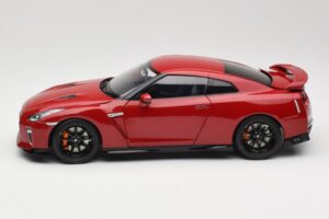 Nissan GT-R R35 Track Edition NISMO Vibrant Red MotorHelix 1:18 M83511 Metall — Bild 4 von 8