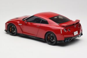 Nissan GT-R R35 Track Edition NISMO Vibrant Red MotorHelix 1:18 M83511 Metall — Bild 7 von 8