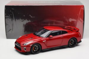 Nissan GT-R R35 Track Edition NISMO Vibrant Red MotorHelix 1:18 M83511 Metall — Bild 8 von 8