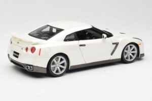 Nissan GT-R R35 Weiß Bburago 1:18 18-12079 Metall — Bild 3 von 8