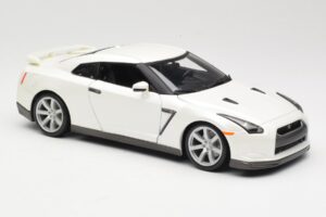 Nissan GT-R R35 Weiß Bburago 1:18 18-12079 Metall — Bild 6 von 8