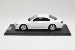 Nissan Silvia S15 Spec-S Weiß Cracked Plexi One Model 1:18 REMC034 Metall